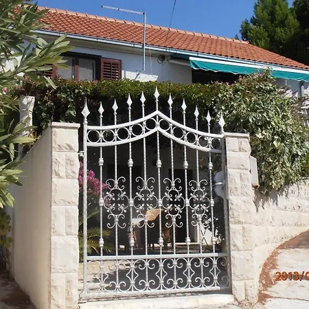 Apartment In With Sea View, Balcony, Air Conditioning, Wi-fi