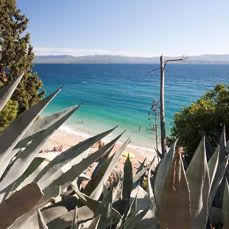 Apartment In With Sea View, Balcony, Air Conditioning, Wi-fi Bol