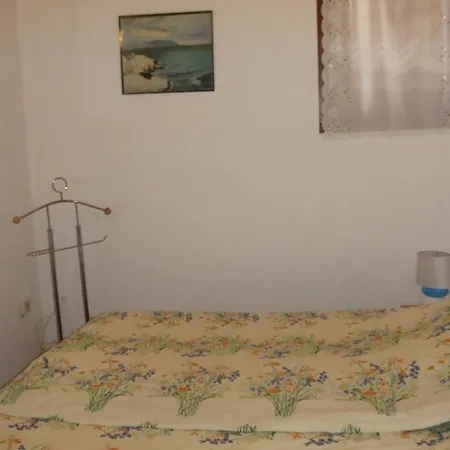 Apartment In With Sea View, Balcony, Air Conditioning, Wi-fi